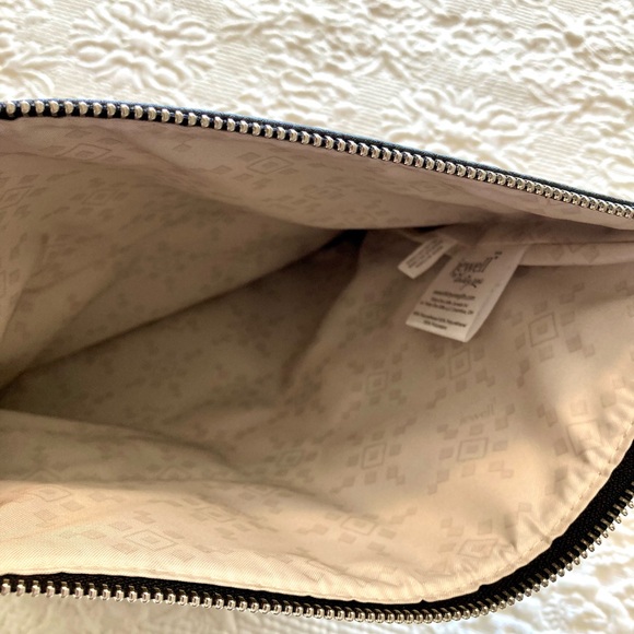 Thirty-One Clutch - Picture 9 of 10